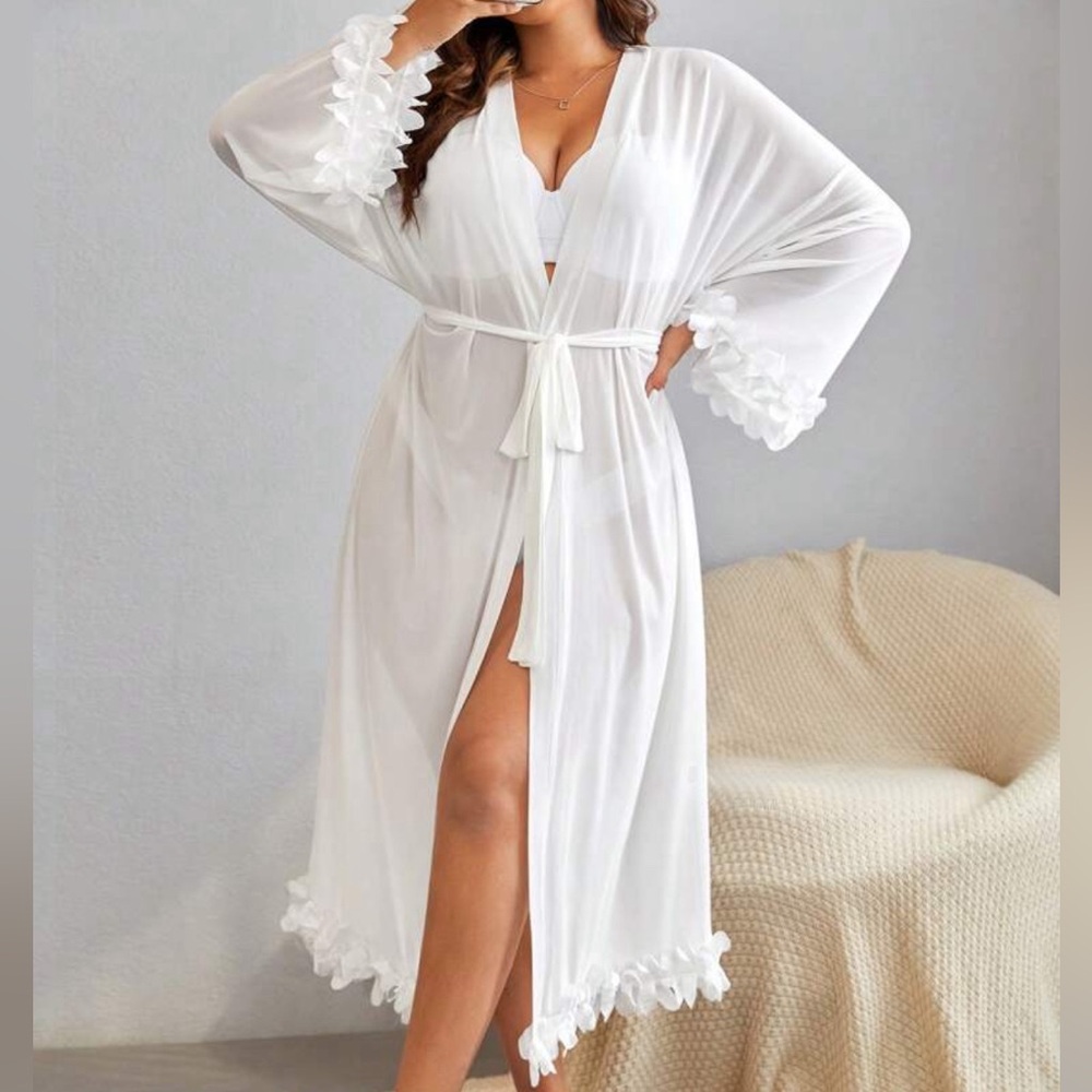 Plus Size Detailed Mesh Robe